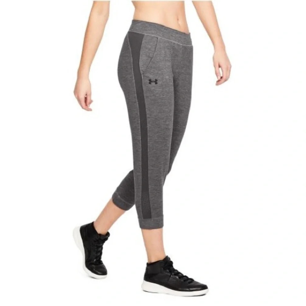UNDER ARMOUR - FEATHERWEIGHT FLEECE CROP CAPRI SPORTS PANTS
